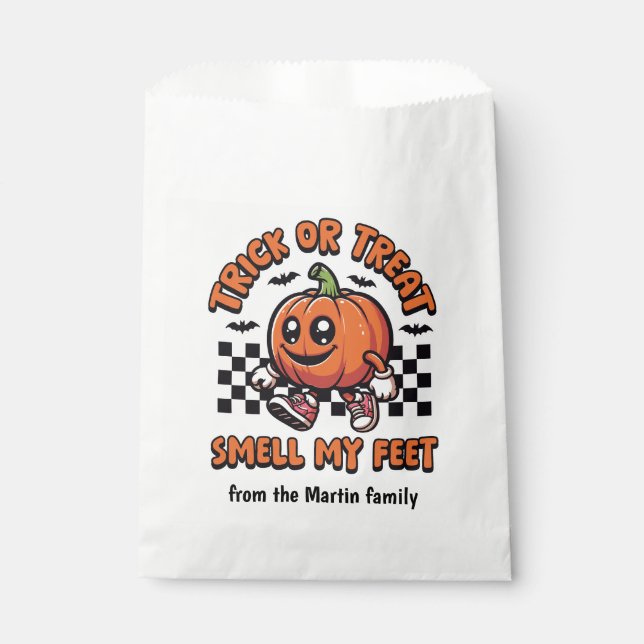 Trick oder behandeln Geruch meiner Füße Halloween Geschenktütchen (Vorderseite)