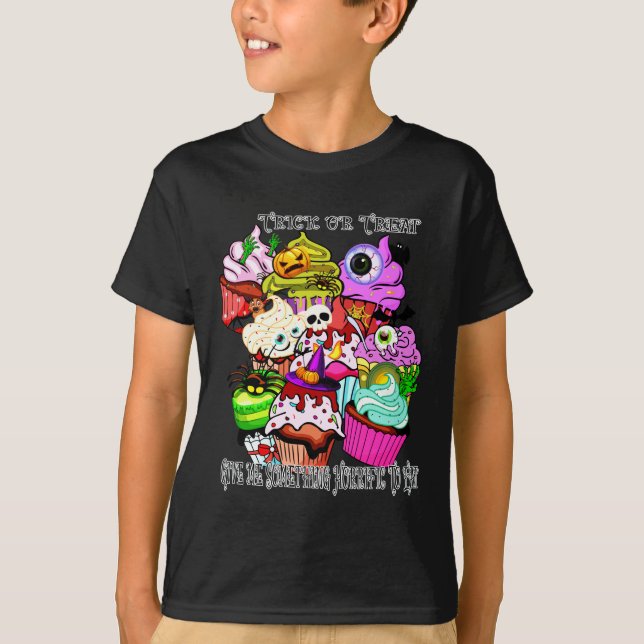 Trick oder Behandlung geben mir etwas Schreckliche T-Shirt (Vorderseite)