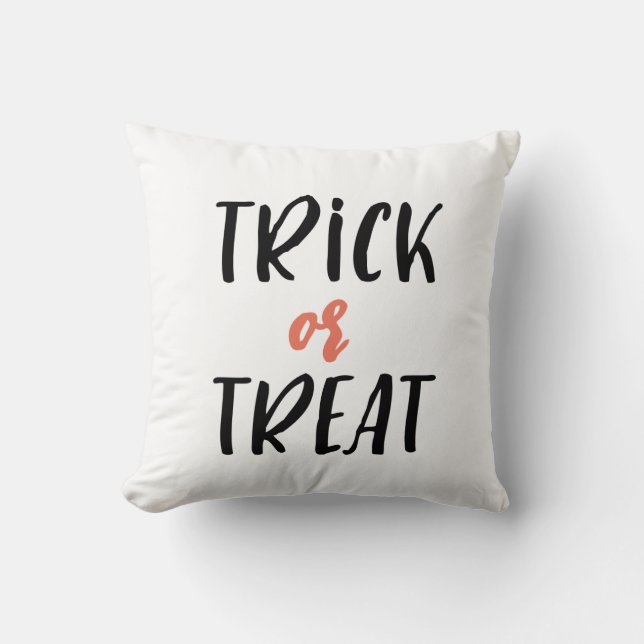 Trick oder Behandlung Typografie Halloween Kissen (Vorderseite)