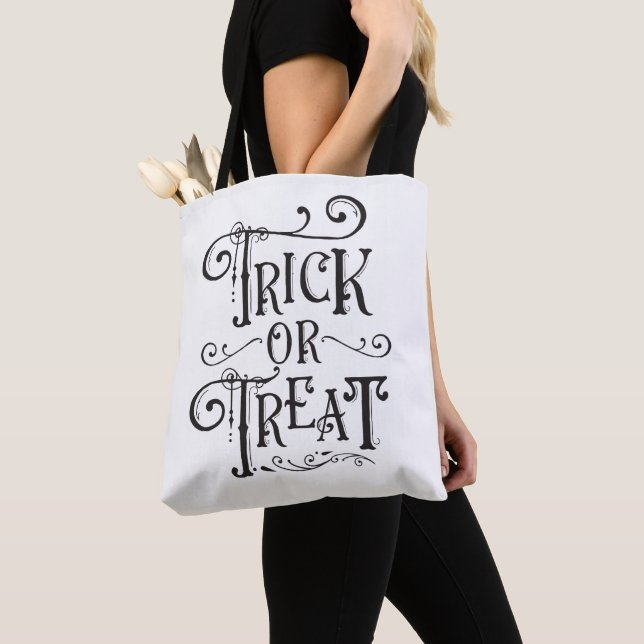 Trick oder Behandlung Vintager Typografie Typ Hall (Von Nahem)