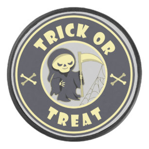 Trick oder Leckerbissen Halloween grimmigem Sensen Eishockey Puck