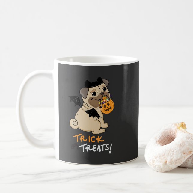 Trick oder Leckereien Mops Kostüm Kaffeetasse (Mit Donut)