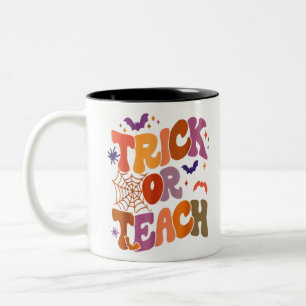 Trick oder lehren Groovy Retro Halloween Teachlife Zweifarbige Tasse
