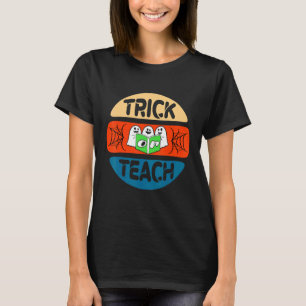 Trick oder lehren Sie einen Spooker Lehrer Messy B T-Shirt
