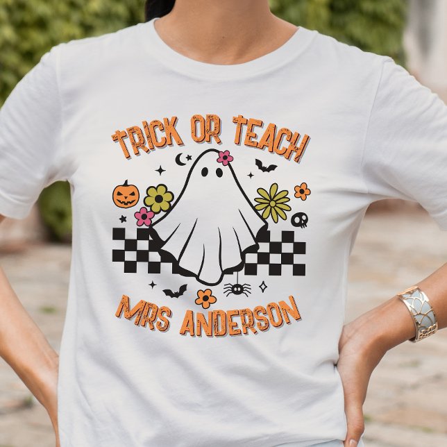 Trick oder Teach Retro Ghost Lehrer Halloween T-Shirt (Von Creator hochgeladen)