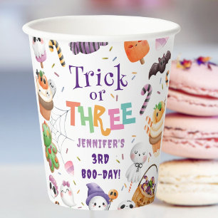 Trick oder Three! Niedliches Lila Halloween 3. Geb Pappbecher