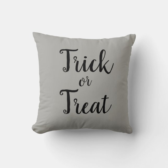 Trick oder Treat Halloween Gray Throw Kissen (Vorderseite)