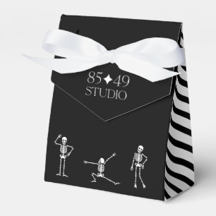 Trick oder Treat Halloween-Logo für soziale Distan Geschenkschachtel