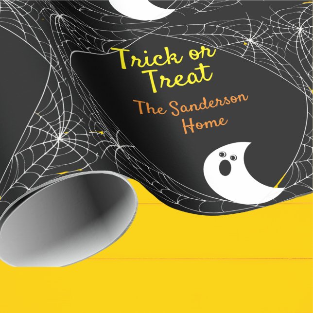 Trick oder Treat Minimalistisch Ghost Halloween Fa Geschenkpapier (Von Creator hochgeladen)