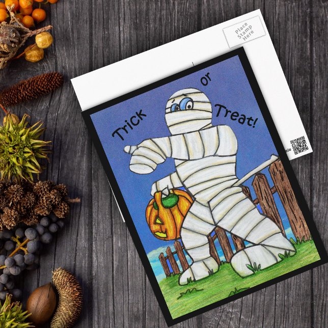 Trick oder Treat Mummy Postcard Postkarte (Silly Mummy caught on wooden fence with pumpkin on Trick or treat postcard with black border.)