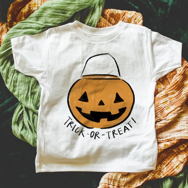 Trick oder Treat Retro Pumpkin Bucket Halloween T-Shirt (Retro pumpkin bucket Trick or Treat Halloween kids t-shirt. Available in large range of sizes/styles)