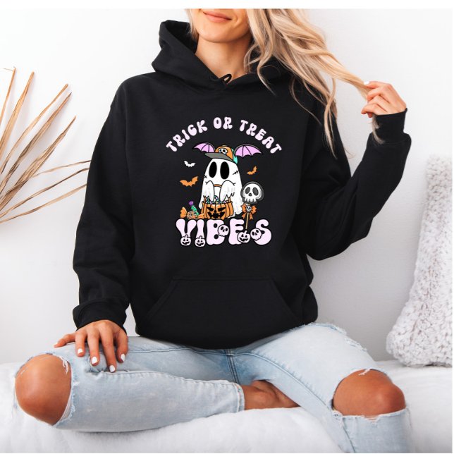 Trick oder Treat Vibes Retro Ghost Halloween Hoodie (Von Creator hochgeladen)