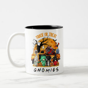 Trick oder Treten mit Gnomies Niedlich Halloween G Zweifarbige Tasse