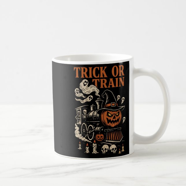 Trick or Train Funny Halloween Skeleton Ghost Pums Kaffeetasse (Rechts)