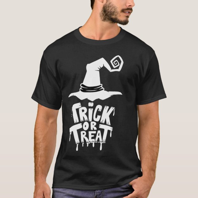 Trick or trea for Halloween witches and zombies T-Shirt (Vorderseite)