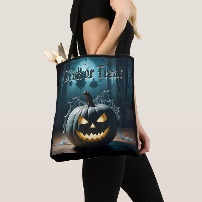 Trick or Treat Aquamarine Pumpkin Halloween-Tasche (Von Nahem)