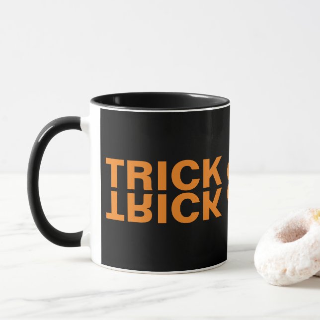Trick or Treat Design Mit Schriftzug Tasse (Mit Donut)