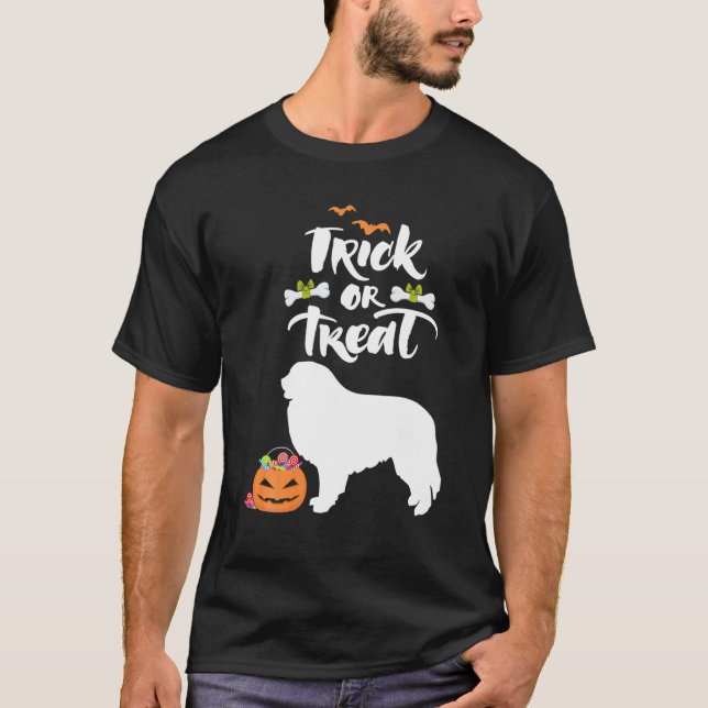 Trick or Treat Great Pyrenäen Hund Halloween Costu T-Shirt (Vorderseite)