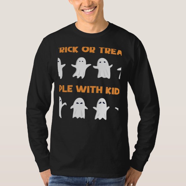 Trick or Treat People With Kindness Halloween T-Shirt (Vorderseite)