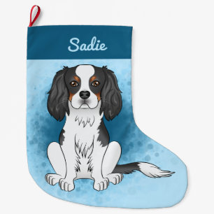 Tricolor Cavalier King Charles Spaniel Dog On Blue Großer Weihnachtsstrumpf