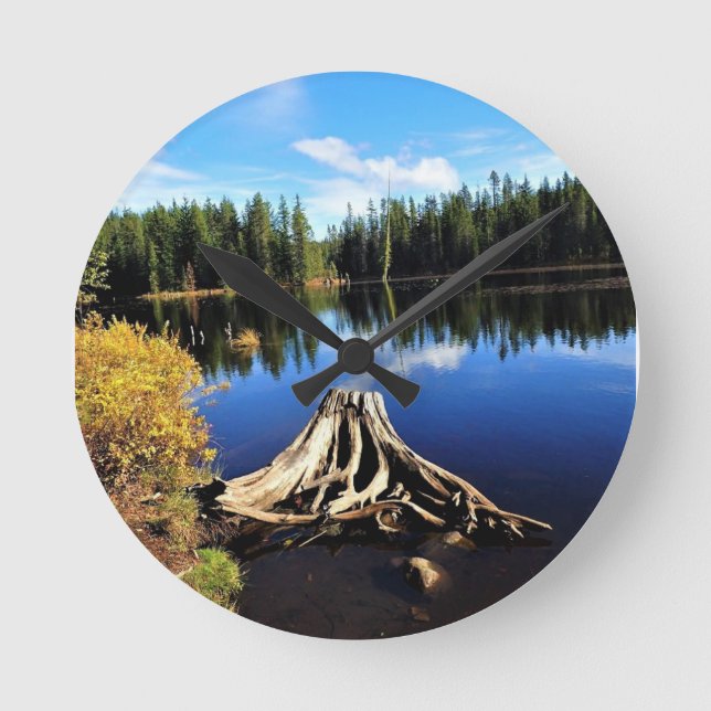 Trillium Lake, OR Runde Wanduhr (Vorderseite)