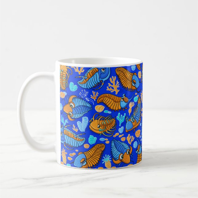 Trilobiten auf dunkelblauem Hintergrund (Kindermus Kaffeetasse (Links)