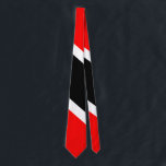 Trinidad und Tobago Krawatte<br><div class="desc">Dieses Produkt vom Trini Materialspeicher kennzeichnet die rote, weiße und schwarze Staatsflagge von Trinidad u. von Tobago. Besuchen Sie auch unser Speicherhomepage, um andere coole und aufregende Trini Bilder und Grafiken zu sehen, die gerade für Sie hergestellt werden! Die Trinidad- u. Tobago-Flagge war ausgewählt, als die nationale Flagge nach Unabhängigkeit...</div>