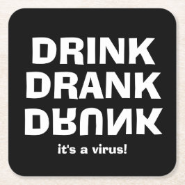 Trink Betrunken getrunken - Es ist ein Schwarz-Vir Rechteckiger Pappuntersetzer