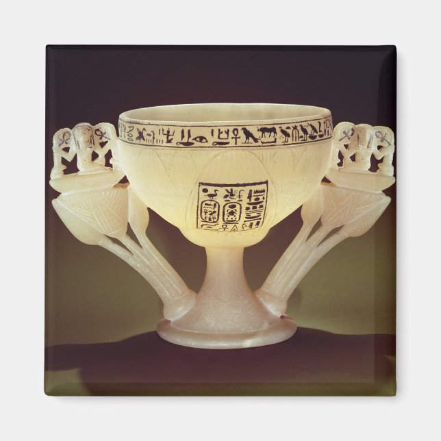 Trinkbecher in Form einer halb geöffneten Magnet (Vorne)