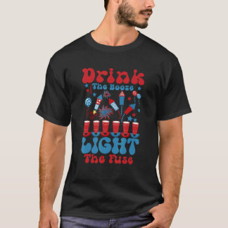 Trinke den Alkohol zünde die Zündschnur 4. Juli Am T-Shirt