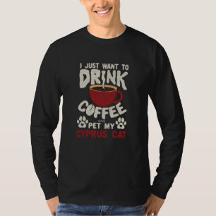 Trinke Kaffee und streichle meine zypriotische Kat T-Shirt