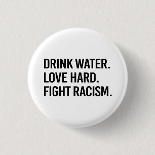 Trinke Wasser Liebe Hart Kämpfe Gegen Rassismus Button