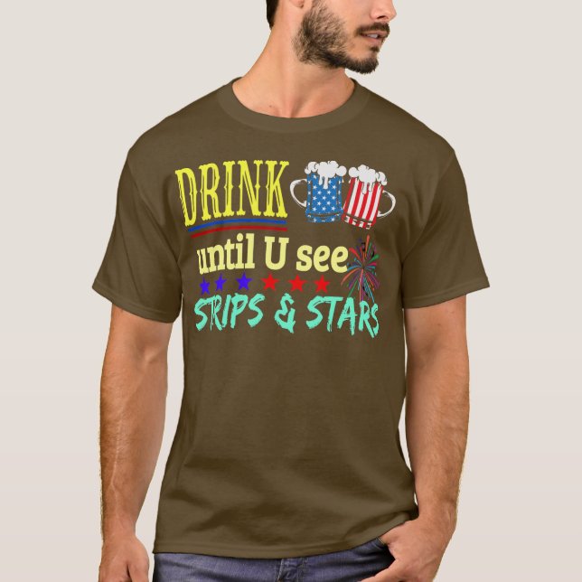 Trinken bis wir Sterne lustig sehen 4. Juli T-Shirt (Vorderseite)