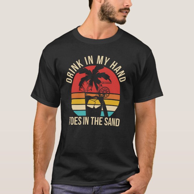 trinken in den Handzehen im Sand T-Shirt (Vorderseite)