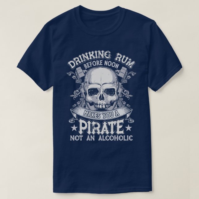 Trinken Rum vor Noon macht dich zum Piraten-Funny T-Shirt (Design vorne)