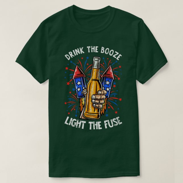 Trinken Sie das Booze Licht der Sicherung 4. Juli  T-Shirt (Design vorne)