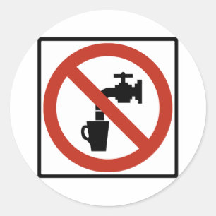 Trinken Sie das Zeichen der Wasserstraße nicht Runder Aufkleber