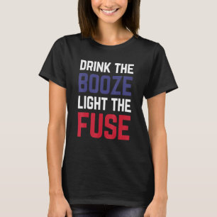 Trinken Sie den Stiefel und zünden Sie die Sicheru T-Shirt