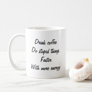 Trinken Sie Kaffee Do dumme Sachen Spaß Tasse