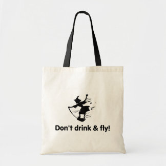 Trinken Sie nicht und fliegen Sie Fliegen-Hexe Tragetasche