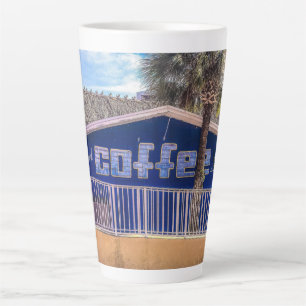 Trinken Sie später KAFFEE Milchtasse