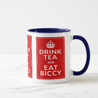 Trinken Sie Tee und essen Sie Biccy ~ Briten-Spaß Tasse