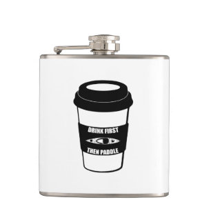 Trinken Sie zuerst dann Paddel Flachmann