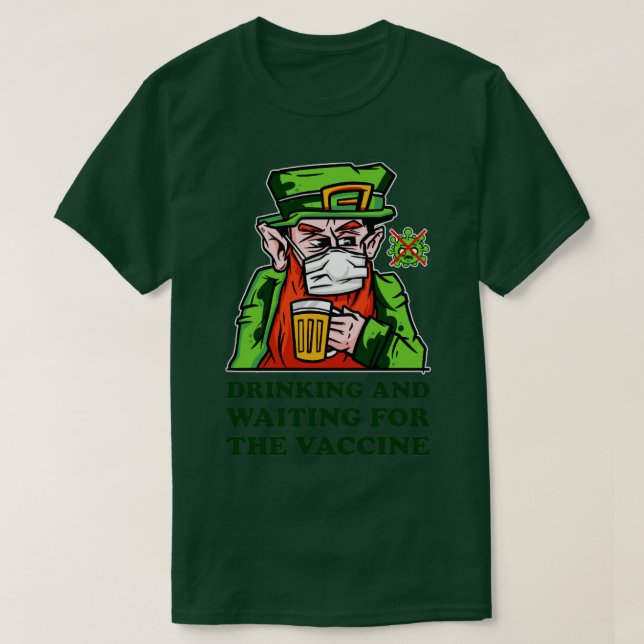 Trinken und gewartet für den Impfstoff Leprechaun T-Shirt (Design vorne)