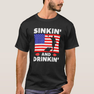 Trinken und sinken Cornhole und Bier American F T-Shirt