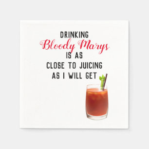 Trinken von blutigen Marys Serviette
