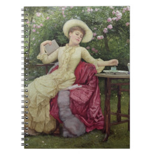 Trinkender Kaffee und Ablesen im Garten (w/c an Notizblock