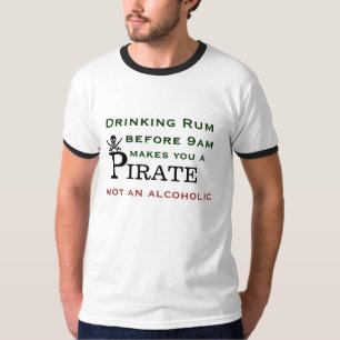 Trinkender Rum macht Sie einen Piraten T-Shirt