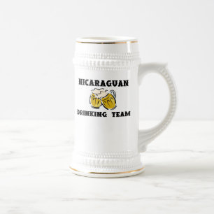 Trinkendes Nicaraguateam Stein Bierglas