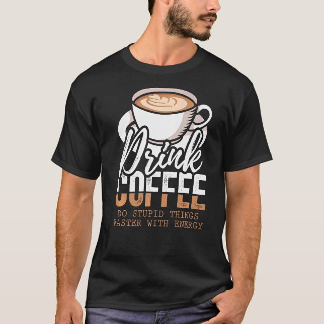 Trinkkaffee macht mit Energie etwas schneller T-Shirt (Vorderseite)